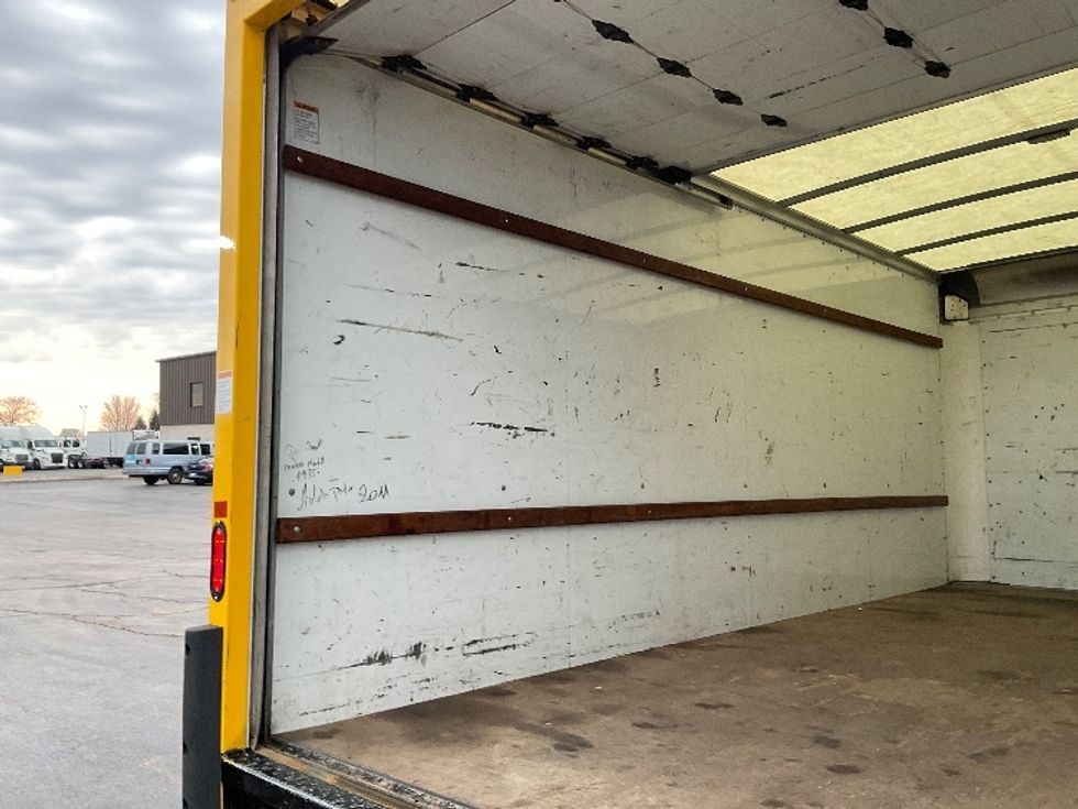 Light Duty Box Truck-Light and Medium Duty Trucks-GMC-2022-Savana G33903-Middlefield-OH-115,914\n\t\tmiles-$ 25,000 - Image 9