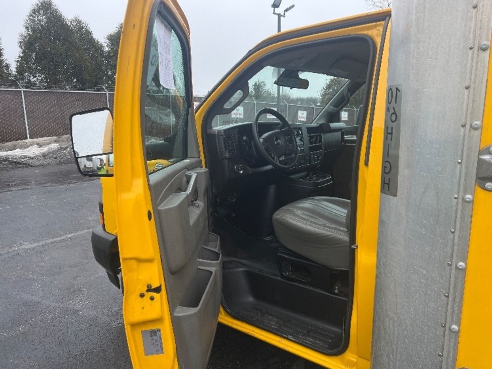 Light Duty Box Truck-Light and Medium Duty Trucks-GMC-2022-Savana G33903-Middlefield-OH-99,885\n\t\tmiles-$ 28,000 - Image 15