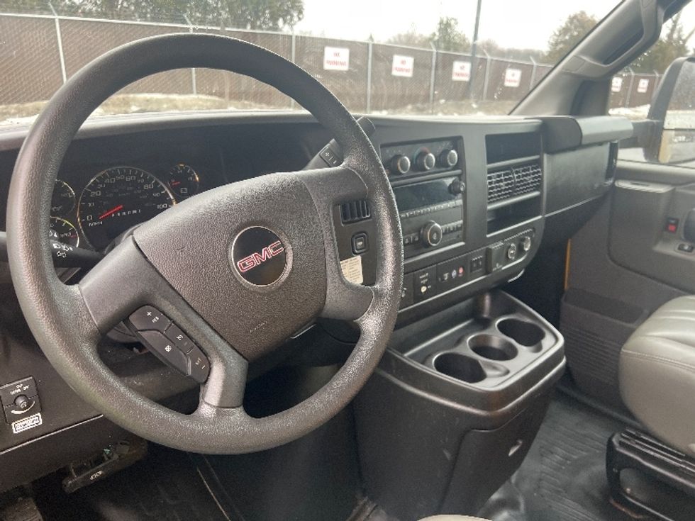 Light Duty Box Truck-Light and Medium Duty Trucks-GMC-2022-Savana G33903-Middlefield-OH-99,885\n\t\tmiles-$ 28,000 - Image 17