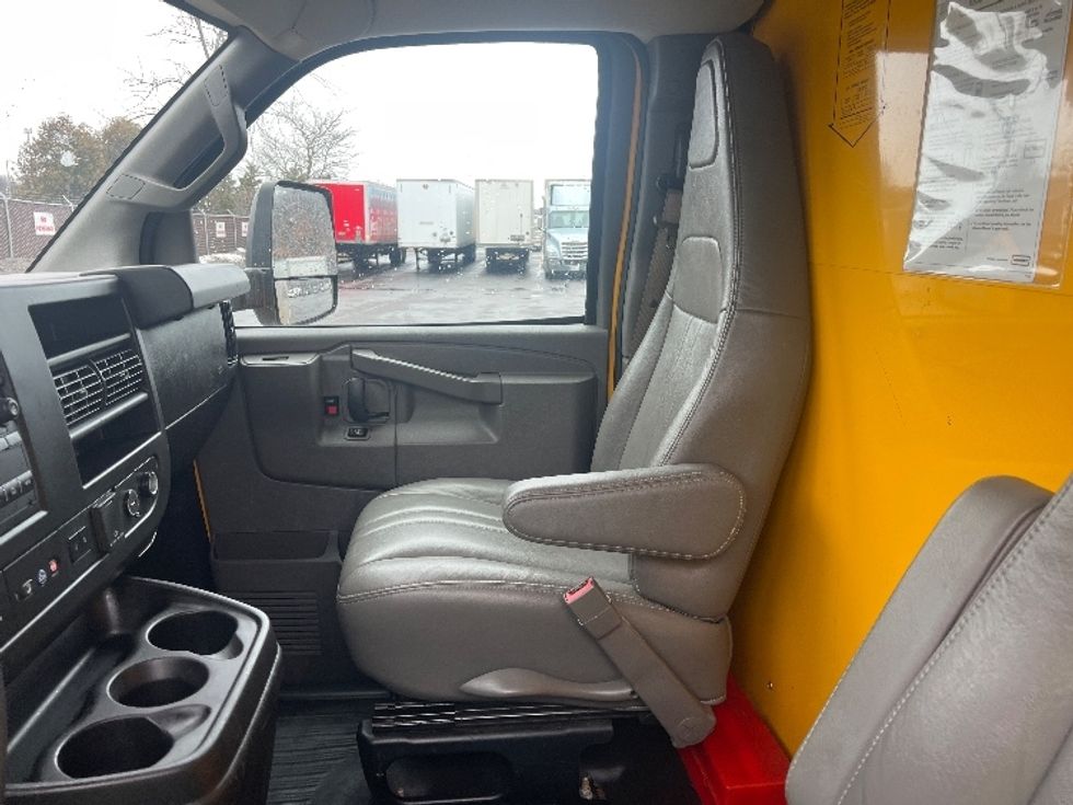 Light Duty Box Truck-Light and Medium Duty Trucks-GMC-2022-Savana G33903-Middlefield-OH-99,885\n\t\tmiles-$ 28,000 - Image 18