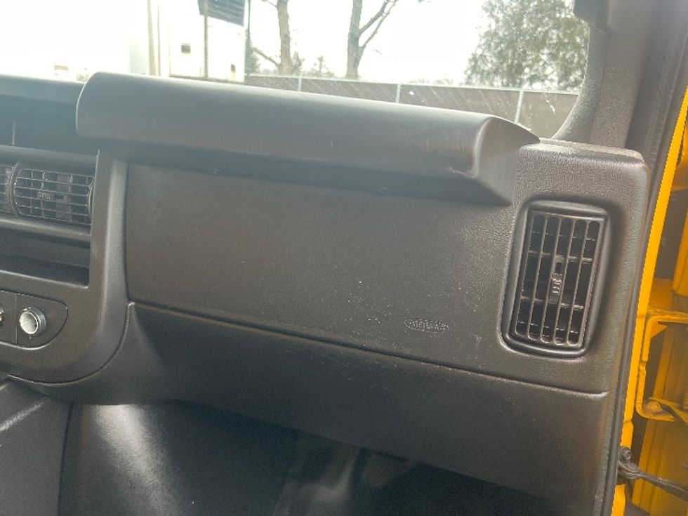 Light Duty Box Truck-Light and Medium Duty Trucks-GMC-2022-Savana G33903-Middlefield-OH-99,885\n\t\tmiles-$ 28,000 - Image 20