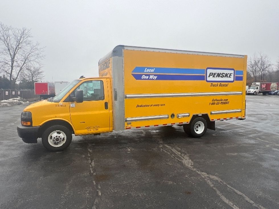Light Duty Box Truck-Light and Medium Duty Trucks-GMC-2022-Savana G33903-Middlefield-OH-99,885\n\t\tmiles-$ 28,000 - Image 4