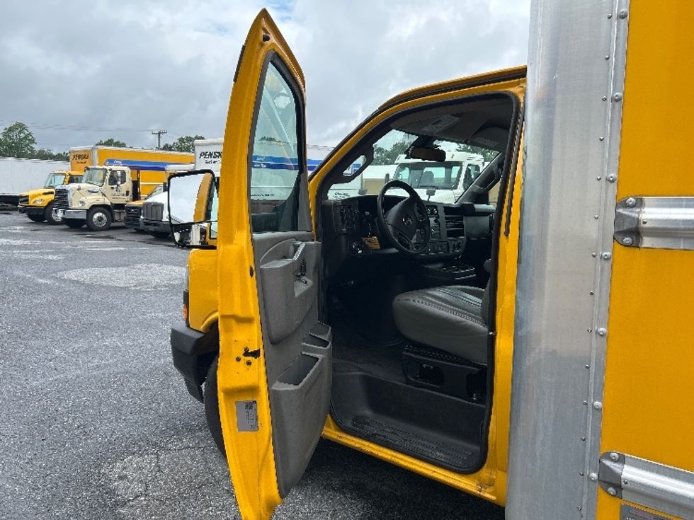 Light Duty Box Truck-Light and Medium Duty Trucks-GMC-2022-Savana G33903-Milford-DE-99,542\n\t\tmiles-$ 25,500 - Image 16