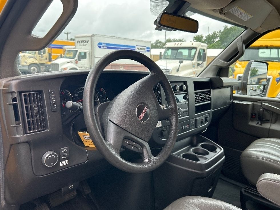 Light Duty Box Truck-Light and Medium Duty Trucks-GMC-2022-Savana G33903-Milford-DE-99,542\n\t\tmiles-$ 25,500 - Image 17