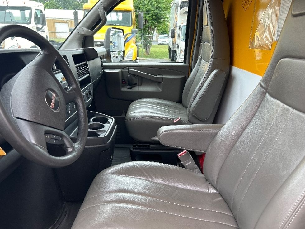 Light Duty Box Truck-Light and Medium Duty Trucks-GMC-2022-Savana G33903-Milford-DE-99,542\n\t\tmiles-$ 25,500 - Image 19