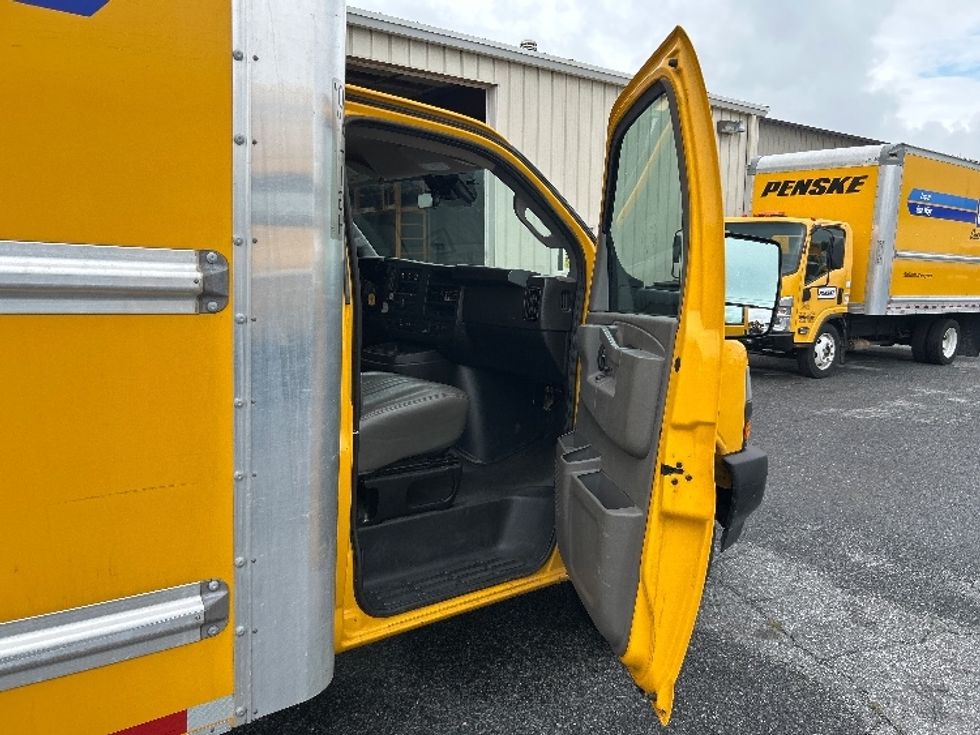 Light Duty Box Truck-Light and Medium Duty Trucks-GMC-2022-Savana G33903-Milford-DE-99,542\n\t\tmiles-$ 25,500 - Image 20