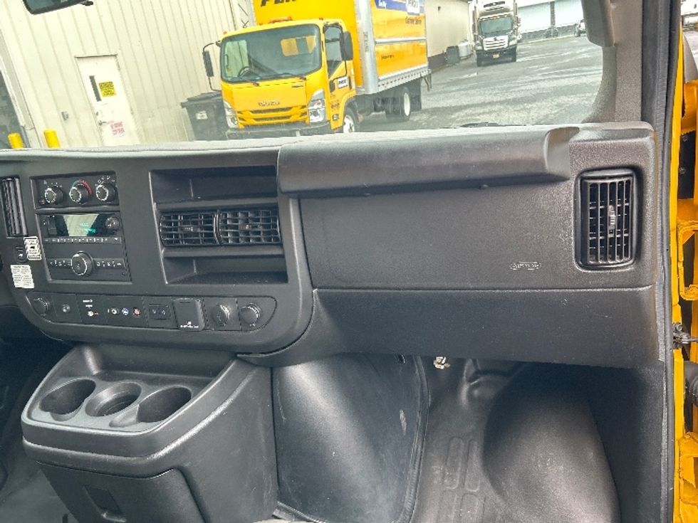 Light Duty Box Truck-Light and Medium Duty Trucks-GMC-2022-Savana G33903-Milford-DE-99,542\n\t\tmiles-$ 25,500 - Image 21