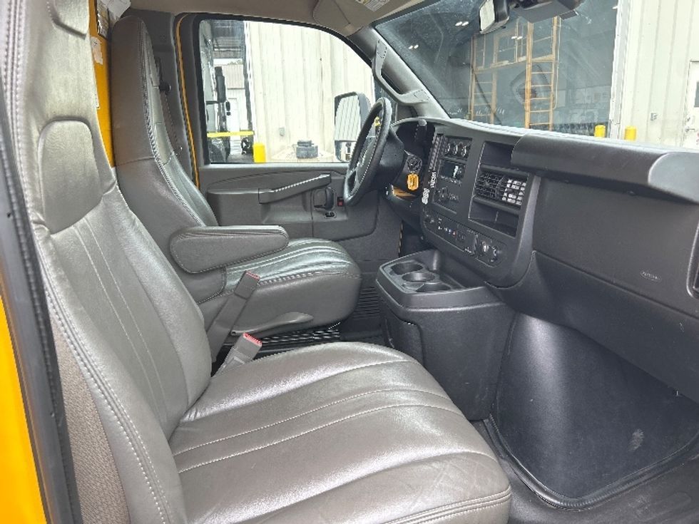 Light Duty Box Truck-Light and Medium Duty Trucks-GMC-2022-Savana G33903-Milford-DE-99,542\n\t\tmiles-$ 25,500 - Image 22
