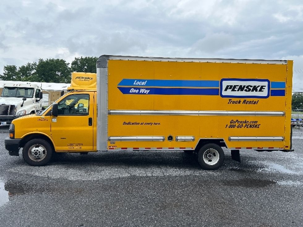 Light Duty Box Truck-Light and Medium Duty Trucks-GMC-2022-Savana G33903-Milford-DE-99,542\n\t\tmiles-$ 25,500 - Image 4