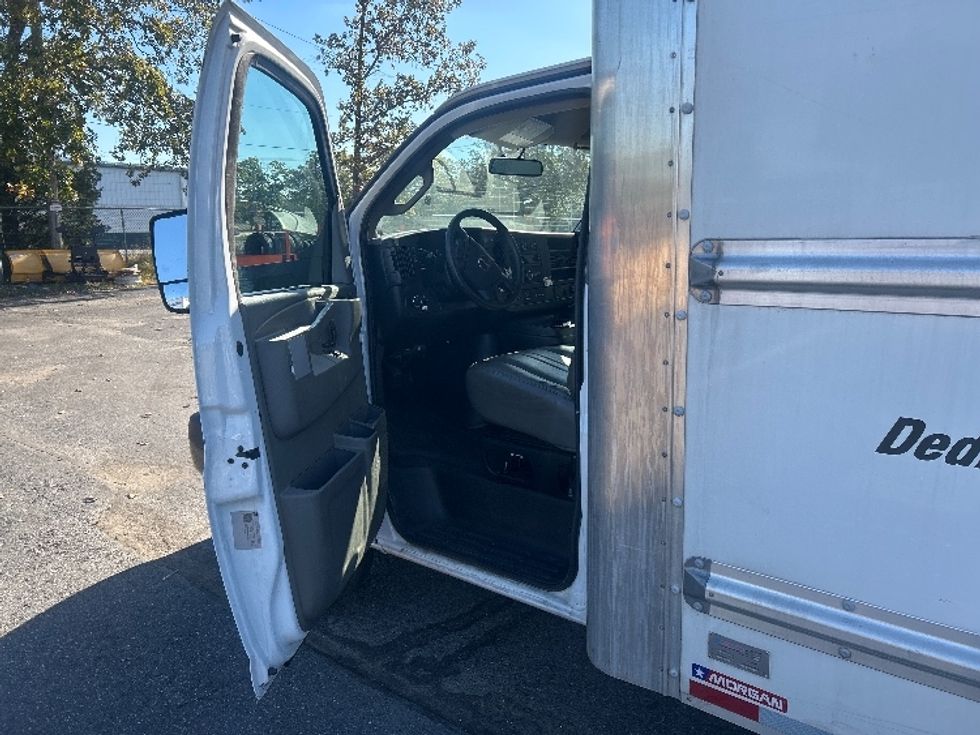 Light Duty Box Truck-Light and Medium Duty Trucks-GMC-2022-Savana G33903-Millville-NJ-30,832\n\t\tmiles-$ 40,250 - Image 15