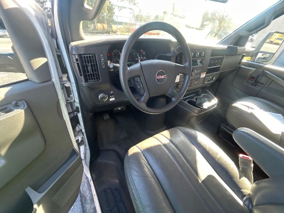 Light Duty Box Truck-Light and Medium Duty Trucks-GMC-2022-Savana G33903-Millville-NJ-30,832\n\t\tmiles-$ 40,250 - Image 16