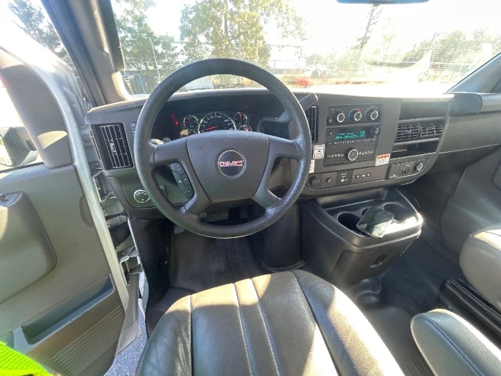 Light Duty Box Truck-Light and Medium Duty Trucks-GMC-2022-Savana G33903-Millville-NJ-30,832\n\t\tmiles-$ 40,250 - Image 17