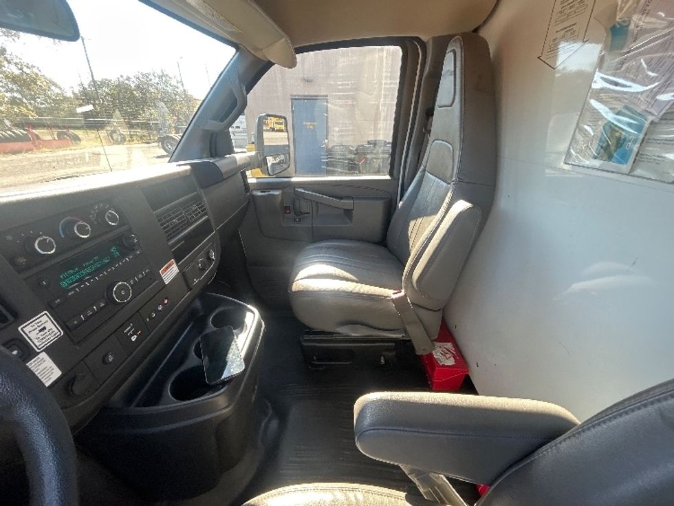 Light Duty Box Truck-Light and Medium Duty Trucks-GMC-2022-Savana G33903-Millville-NJ-30,832\n\t\tmiles-$ 40,250 - Image 18
