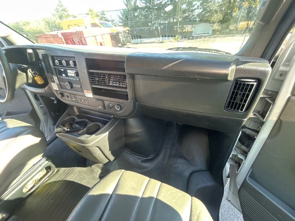 Light Duty Box Truck-Light and Medium Duty Trucks-GMC-2022-Savana G33903-Millville-NJ-30,832\n\t\tmiles-$ 40,250 - Image 20