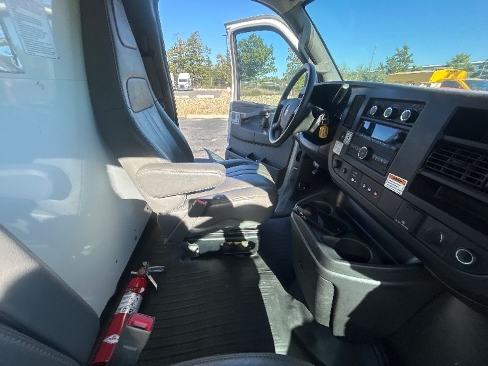 Light Duty Box Truck-Light and Medium Duty Trucks-GMC-2022-Savana G33903-Millville-NJ-30,832\n\t\tmiles-$ 40,250 - Image 21
