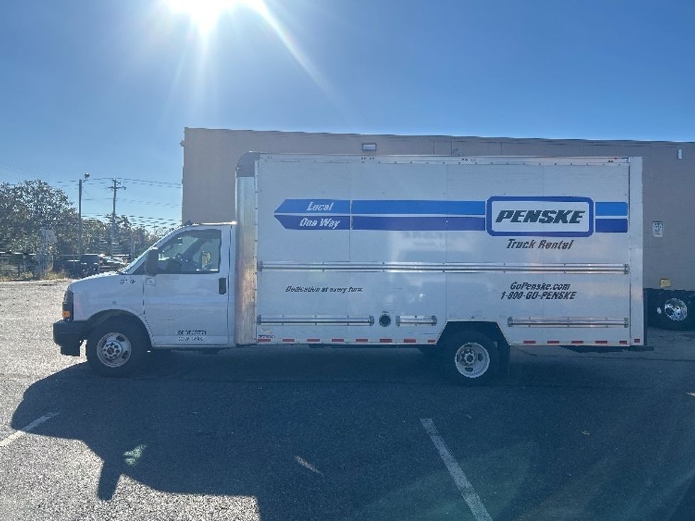 Light Duty Box Truck-Light and Medium Duty Trucks-GMC-2022-Savana G33903-Millville-NJ-30,832\n\t\tmiles-$ 40,250 - Image 3