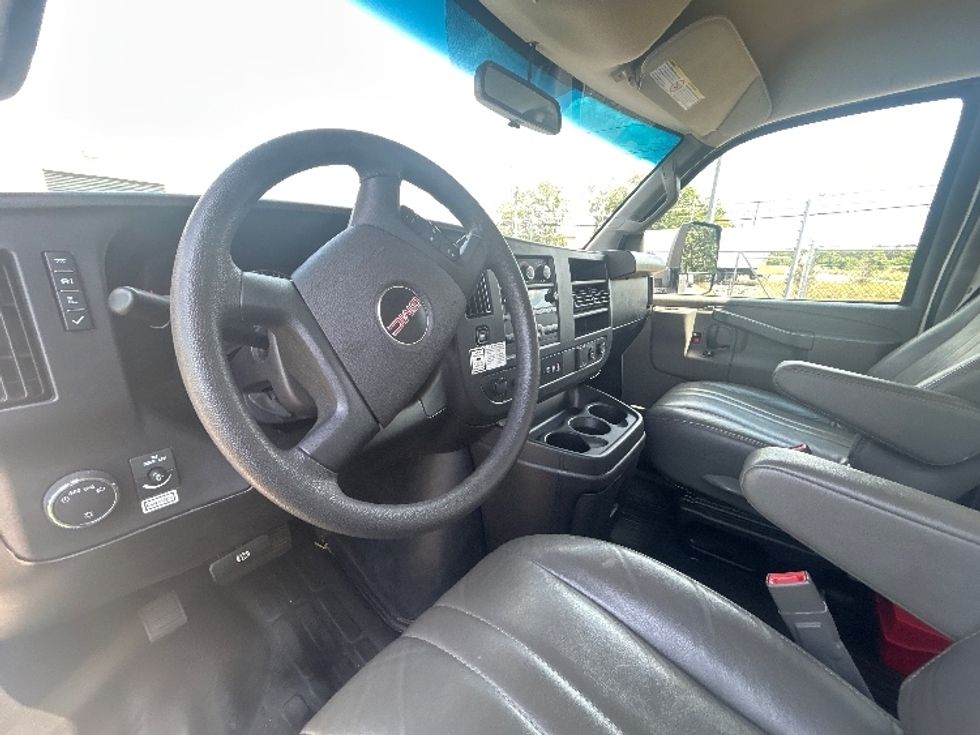 Light Duty Box Truck-Light and Medium Duty Trucks-GMC-2022-Savana G33903-Millville-NJ-66,644\n\t\tmiles-$ 34,500 - Image 17