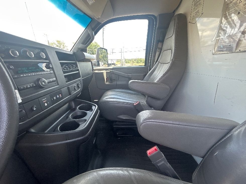 Light Duty Box Truck-Light and Medium Duty Trucks-GMC-2022-Savana G33903-Millville-NJ-66,644\n\t\tmiles-$ 34,500 - Image 19