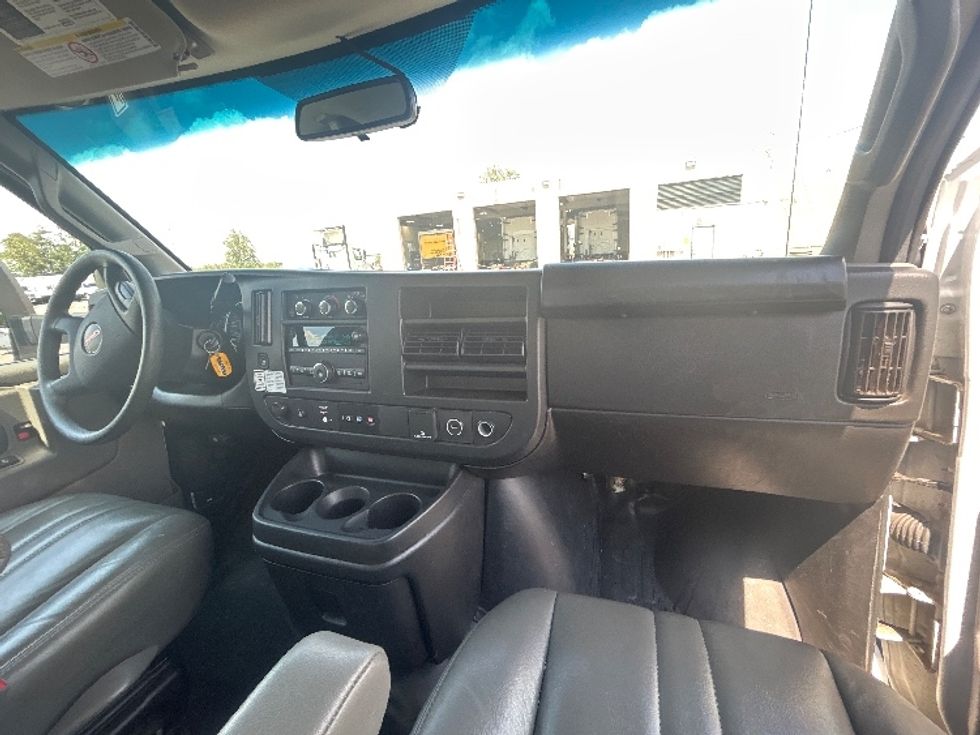 Light Duty Box Truck-Light and Medium Duty Trucks-GMC-2022-Savana G33903-Millville-NJ-66,644\n\t\tmiles-$ 34,500 - Image 21