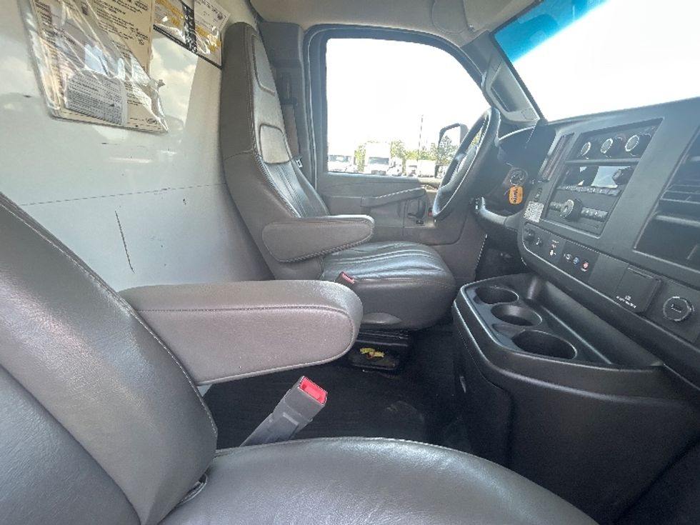 Light Duty Box Truck-Light and Medium Duty Trucks-GMC-2022-Savana G33903-Millville-NJ-66,644\n\t\tmiles-$ 34,500 - Image 22