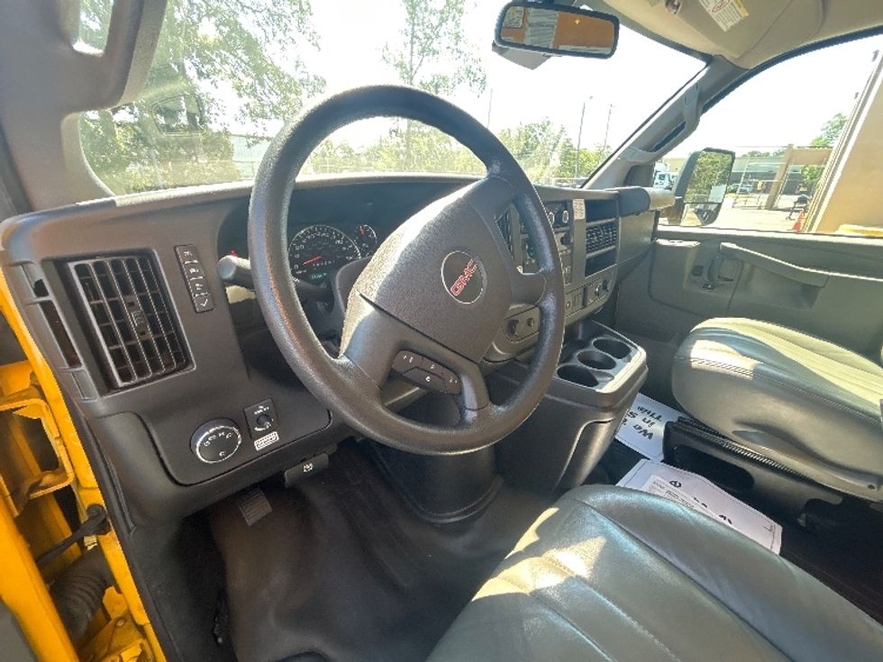 Light Duty Box Truck-Light and Medium Duty Trucks-GMC-2022-Savana G33903-Millville-NJ-74,465\n\t\tmiles-$ 31,750 - Image 17