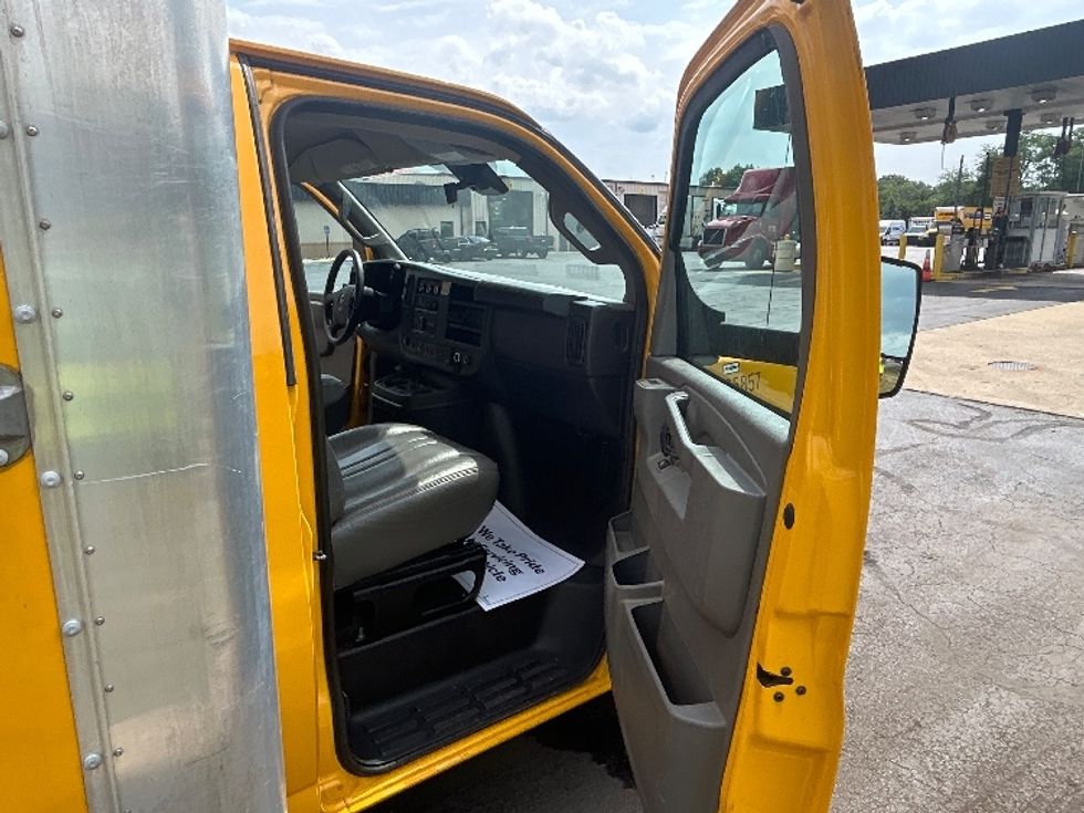 Light Duty Box Truck-Light and Medium Duty Trucks-GMC-2022-Savana G33903-Millville-NJ-98,866\n\t\tmiles-$ 27,750 - Image 20