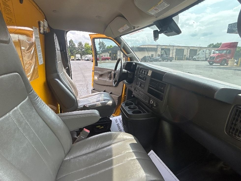 Light Duty Box Truck-Light and Medium Duty Trucks-GMC-2022-Savana G33903-Millville-NJ-98,866\n\t\tmiles-$ 27,750 - Image 22