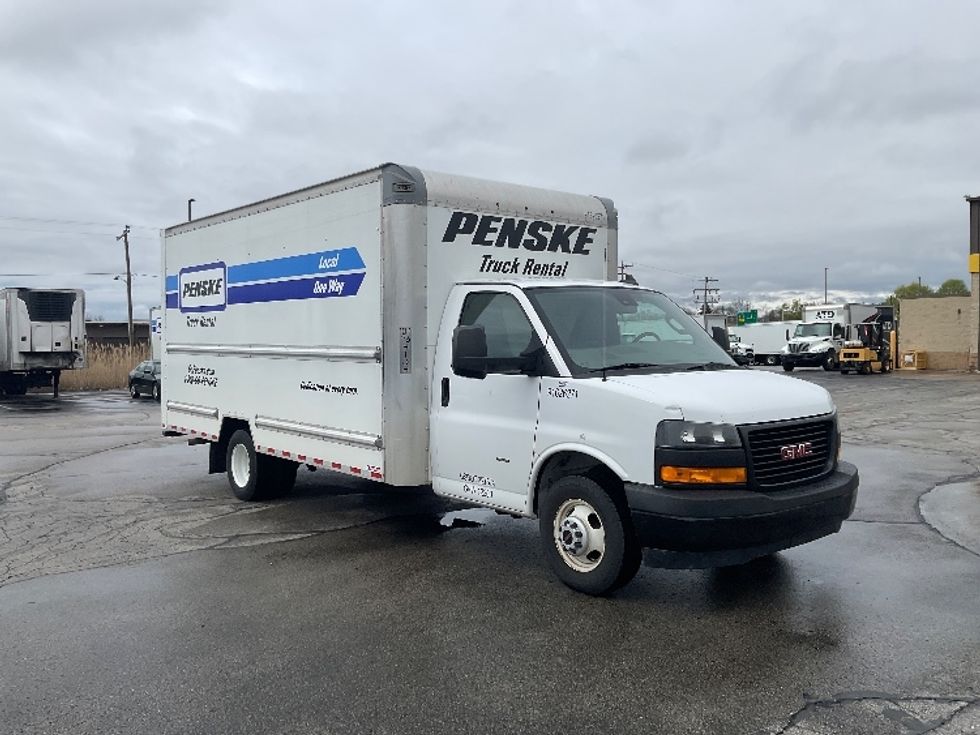 Light Duty Box Truck-Light and Medium Duty Trucks-GMC-2022-Savana G33903-Milwaukee-WI-109,557\n\t\tmiles-$ 28,000 - Image 1