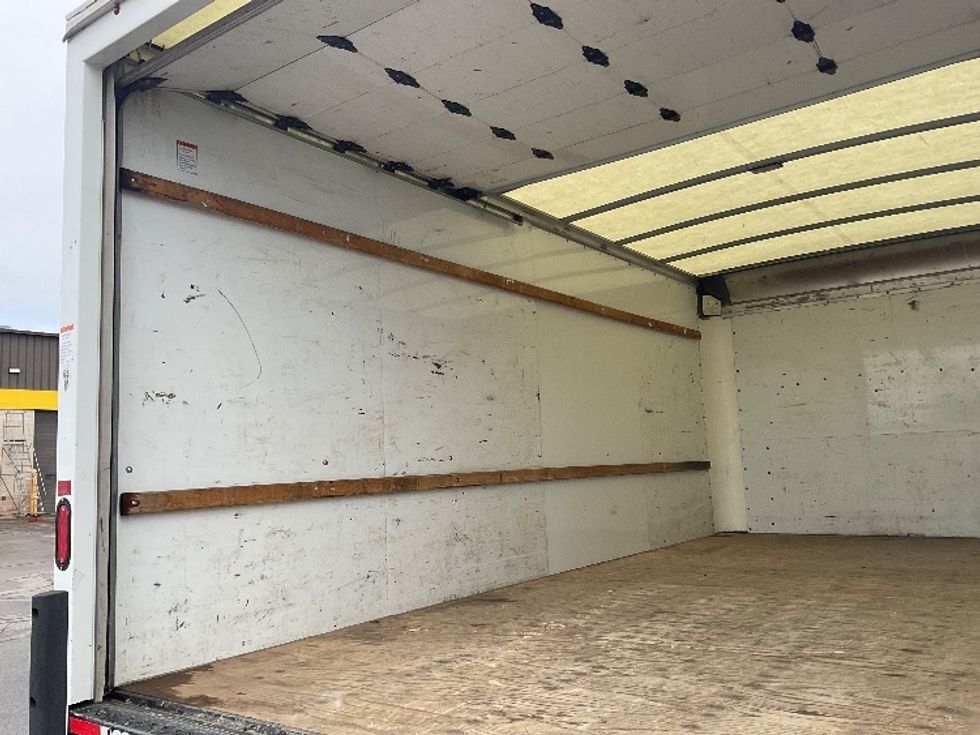 Light Duty Box Truck-Light and Medium Duty Trucks-GMC-2022-Savana G33903-Milwaukee-WI-109,557\n\t\tmiles-$ 28,000 - Image 11
