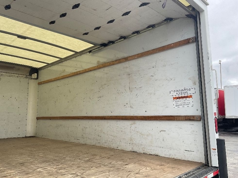 Light Duty Box Truck-Light and Medium Duty Trucks-GMC-2022-Savana G33903-Milwaukee-WI-109,557\n\t\tmiles-$ 28,000 - Image 12