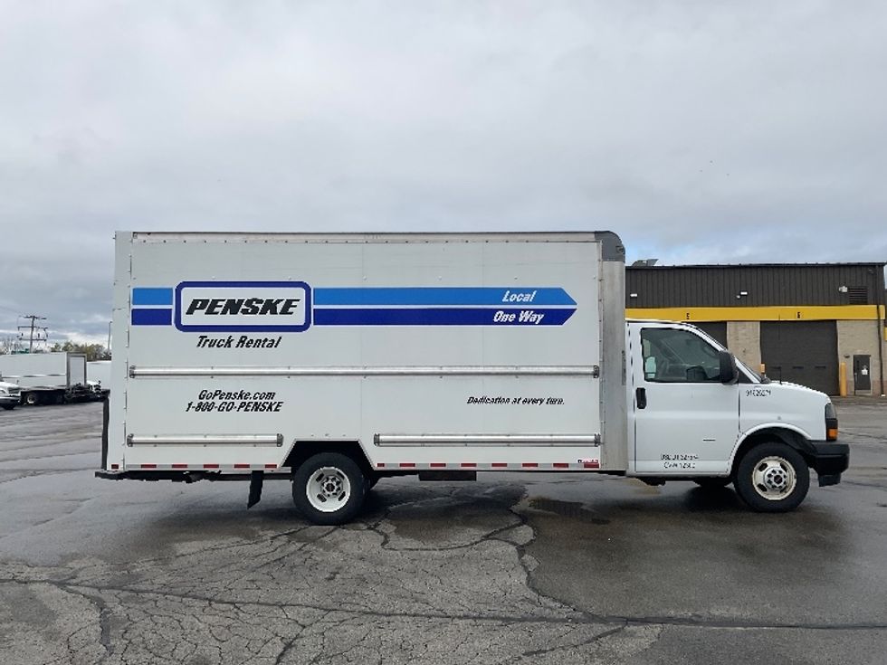 Light Duty Box Truck-Light and Medium Duty Trucks-GMC-2022-Savana G33903-Milwaukee-WI-109,557\n\t\tmiles-$ 28,000 - Image 15