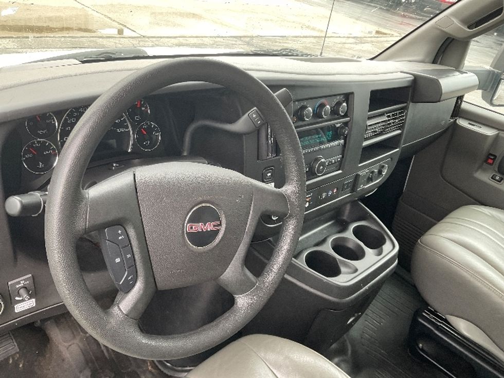 Light Duty Box Truck-Light and Medium Duty Trucks-GMC-2022-Savana G33903-Milwaukee-WI-109,557\n\t\tmiles-$ 28,000 - Image 18
