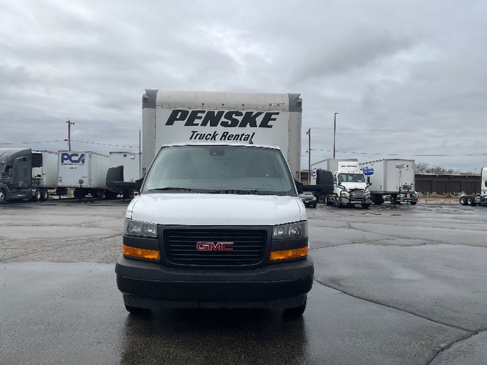 Light Duty Box Truck-Light and Medium Duty Trucks-GMC-2022-Savana G33903-Milwaukee-WI-109,557\n\t\tmiles-$ 28,000 - Image 2