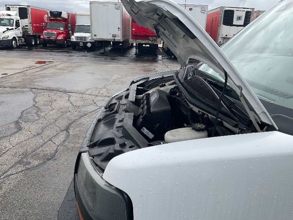 Light Duty Box Truck-Light and Medium Duty Trucks-GMC-2022-Savana G33903-Milwaukee-WI-109,557\n\t\tmiles-$ 28,000 - Image 24