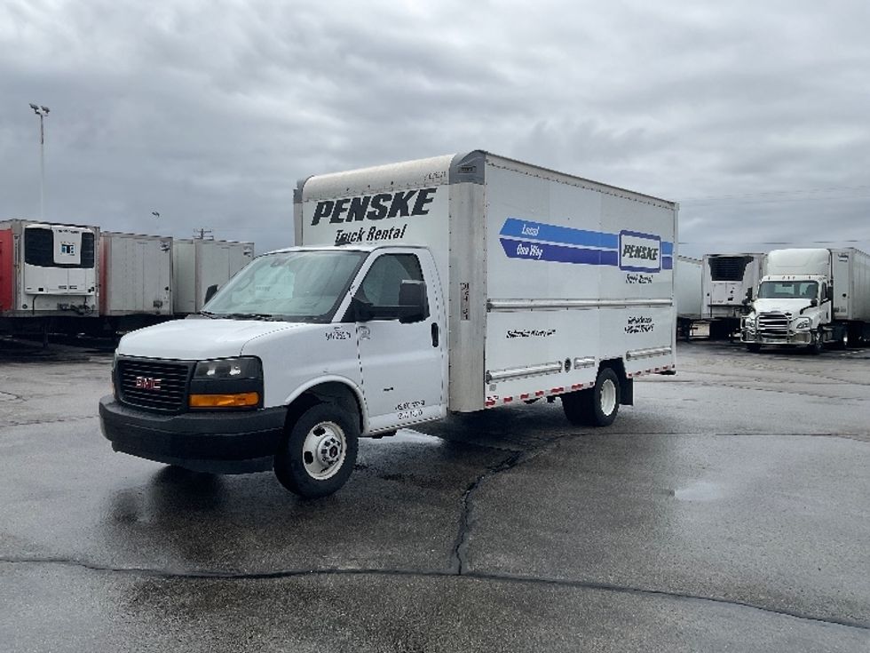 Light Duty Box Truck-Light and Medium Duty Trucks-GMC-2022-Savana G33903-Milwaukee-WI-109,557\n\t\tmiles-$ 28,000 - Image 3