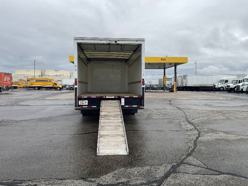 Light Duty Box Truck-Light and Medium Duty Trucks-GMC-2022-Savana G33903-Milwaukee-WI-109,557\n\t\tmiles-$ 28,000 - Image 9