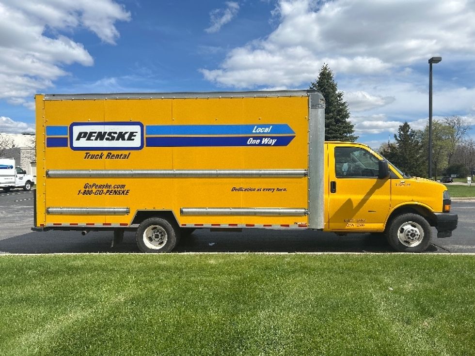 Light Duty Box Truck-Light and Medium Duty Trucks-GMC-2022-Savana G33903-Milwaukee-WI-109,612\n\t\tmiles-$ 24,500 - Image 14