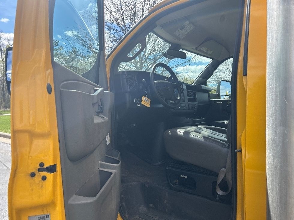 Light Duty Box Truck-Light and Medium Duty Trucks-GMC-2022-Savana G33903-Milwaukee-WI-109,612\n\t\tmiles-$ 24,500 - Image 15