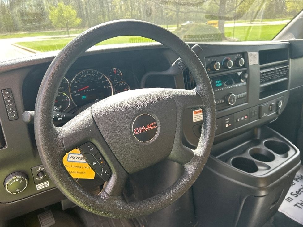 Light Duty Box Truck-Light and Medium Duty Trucks-GMC-2022-Savana G33903-Milwaukee-WI-109,612\n\t\tmiles-$ 24,500 - Image 16