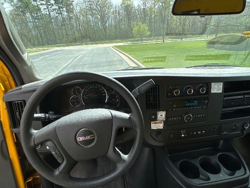 Light Duty Box Truck-Light and Medium Duty Trucks-GMC-2022-Savana G33903-Milwaukee-WI-109,612\n\t\tmiles-$ 24,500 - Image 17