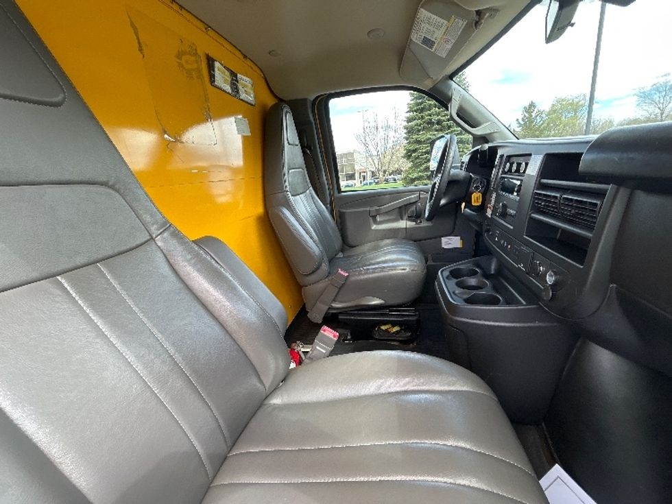 Light Duty Box Truck-Light and Medium Duty Trucks-GMC-2022-Savana G33903-Milwaukee-WI-109,612\n\t\tmiles-$ 24,500 - Image 21