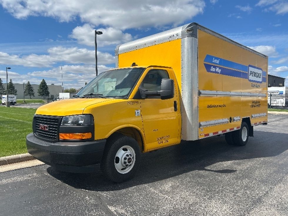 Light Duty Box Truck-Light and Medium Duty Trucks-GMC-2022-Savana G33903-Milwaukee-WI-109,612\n\t\tmiles-$ 24,500 - Image 3