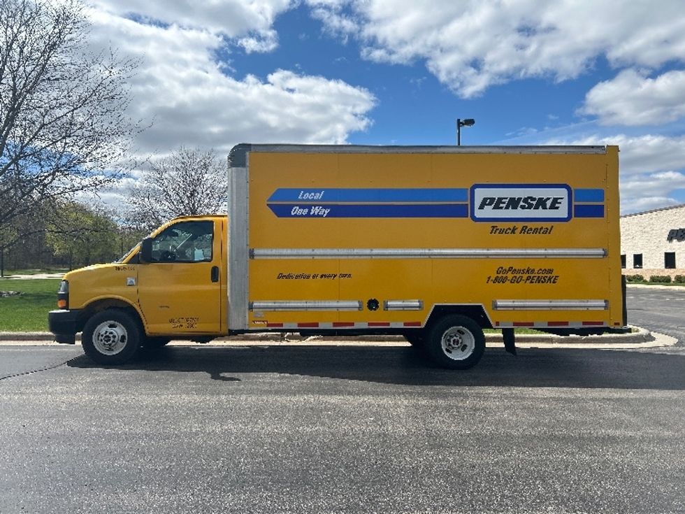 Light Duty Box Truck-Light and Medium Duty Trucks-GMC-2022-Savana G33903-Milwaukee-WI-109,612\n\t\tmiles-$ 24,500 - Image 4