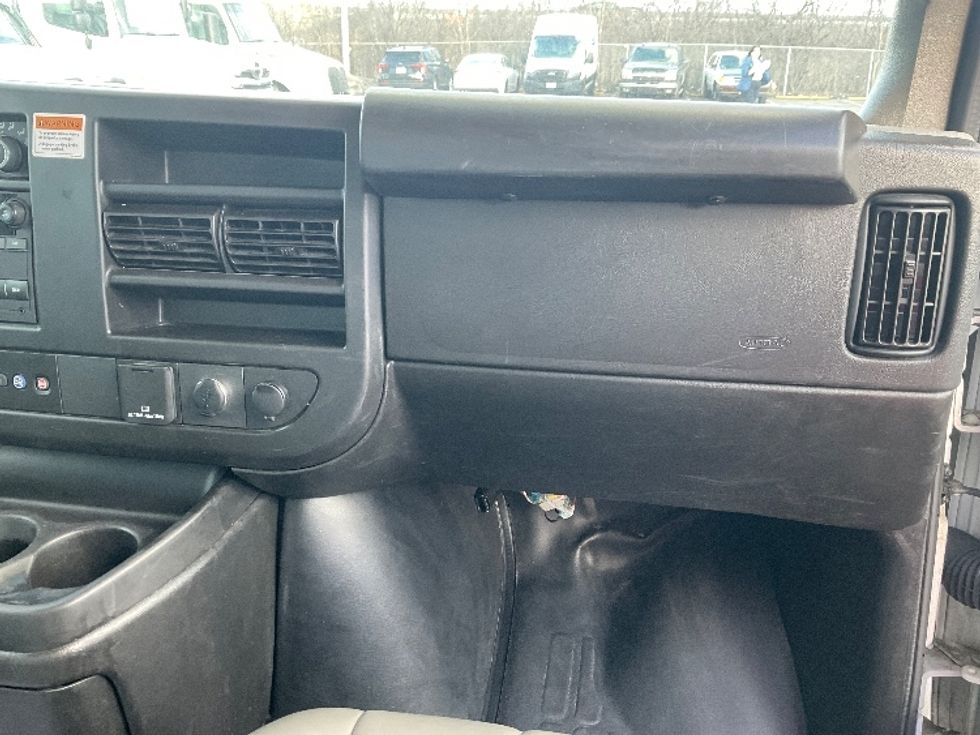 Light Duty Box Truck-Light and Medium Duty Trucks-GMC-2022-Savana G33903-Milwaukee-WI-28,299\n\t\tmiles-$ 46,500 - Image 19