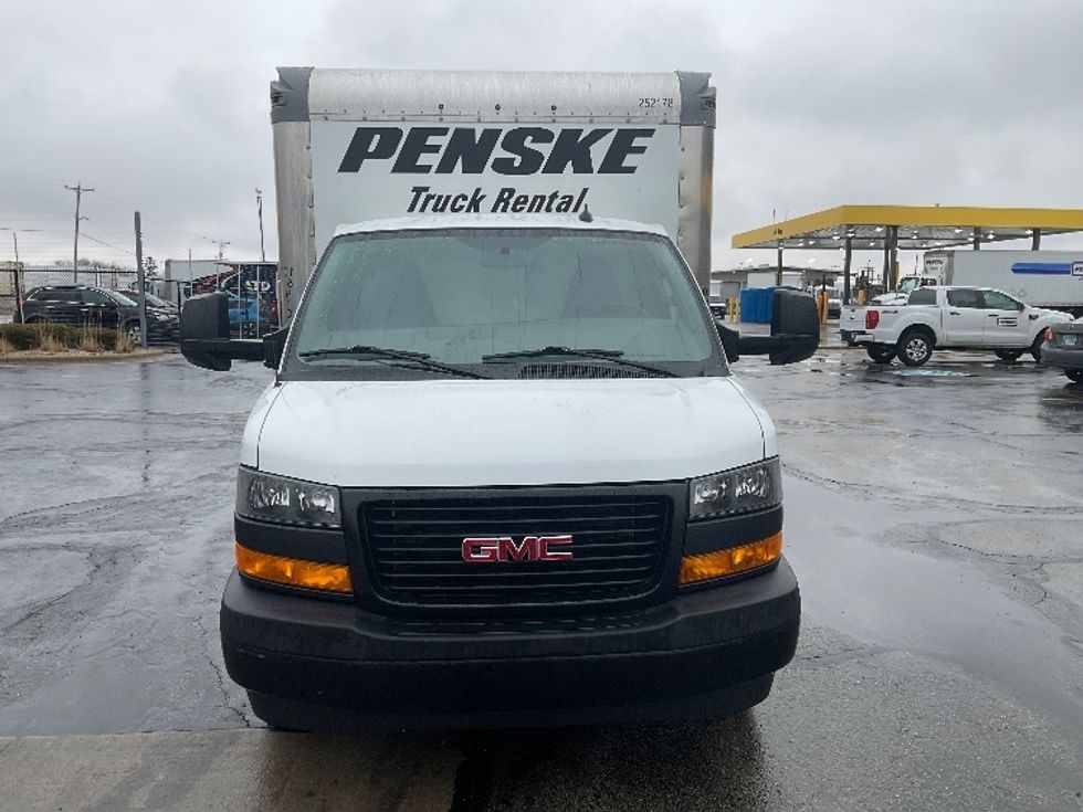 Light Duty Box Truck-Light and Medium Duty Trucks-GMC-2022-Savana G33903-Milwaukee-WI-28,299\n\t\tmiles-$ 46,500 - Image 2