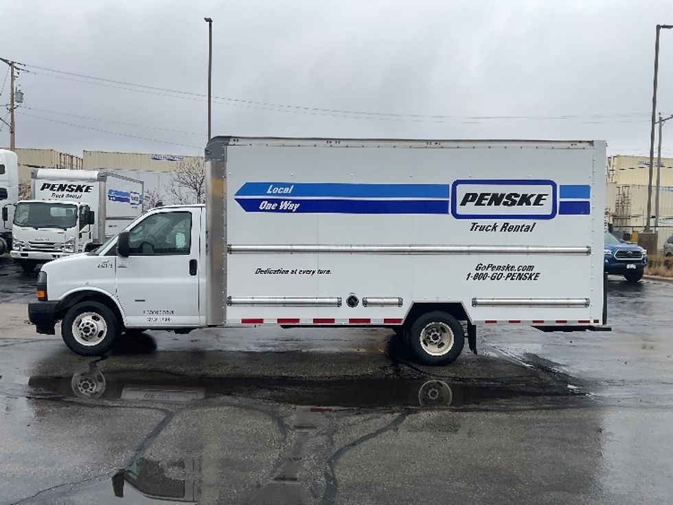 Light Duty Box Truck-Light and Medium Duty Trucks-GMC-2022-Savana G33903-Milwaukee-WI-28,299\n\t\tmiles-$ 46,500 - Image 4