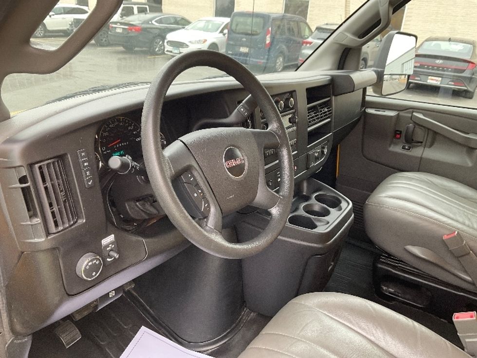 Light Duty Box Truck-Light and Medium Duty Trucks-GMC-2022-Savana G33903-Milwaukee-WI-36,882\n\t\tmiles-$ 40,500 - Image 15