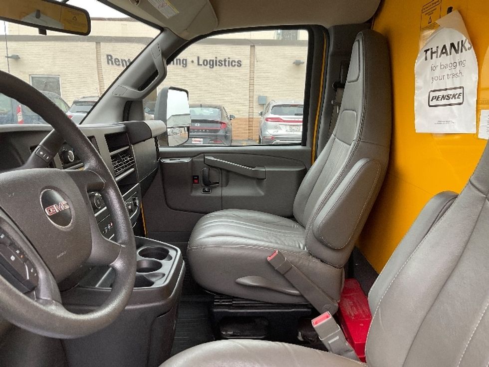 Light Duty Box Truck-Light and Medium Duty Trucks-GMC-2022-Savana G33903-Milwaukee-WI-36,882\n\t\tmiles-$ 40,500 - Image 17