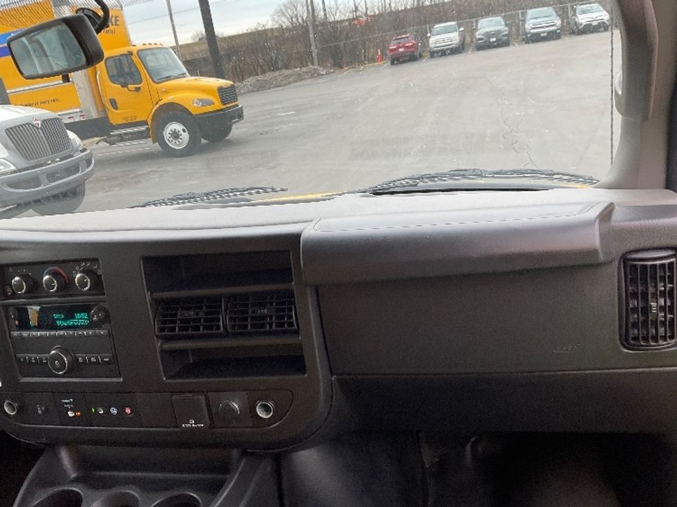 Light Duty Box Truck-Light and Medium Duty Trucks-GMC-2022-Savana G33903-Milwaukee-WI-36,882\n\t\tmiles-$ 40,500 - Image 19