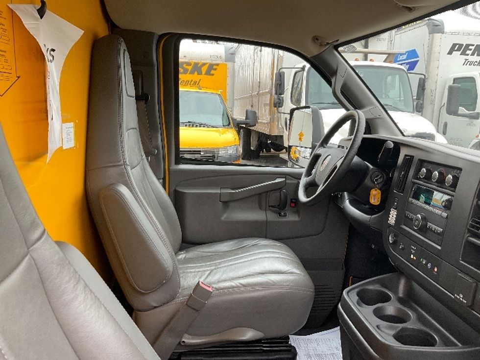 Light Duty Box Truck-Light and Medium Duty Trucks-GMC-2022-Savana G33903-Milwaukee-WI-36,882\n\t\tmiles-$ 40,500 - Image 20